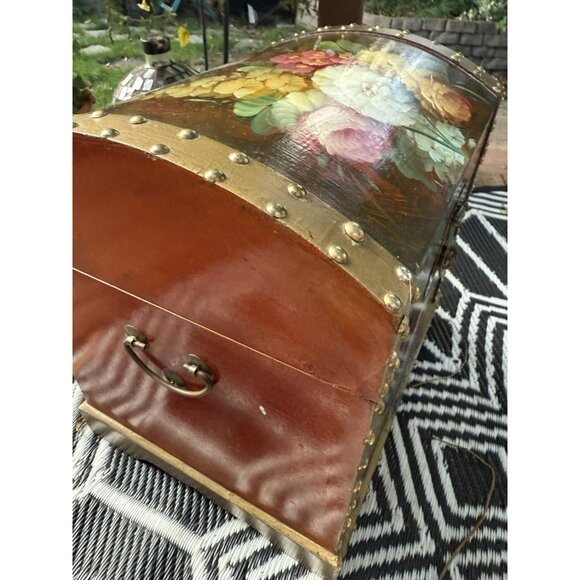 Large Trunk Chest Box Wood Hand painted Floral W/Gold Studs 14.5x11.5x15 in - Picture 7 of 8